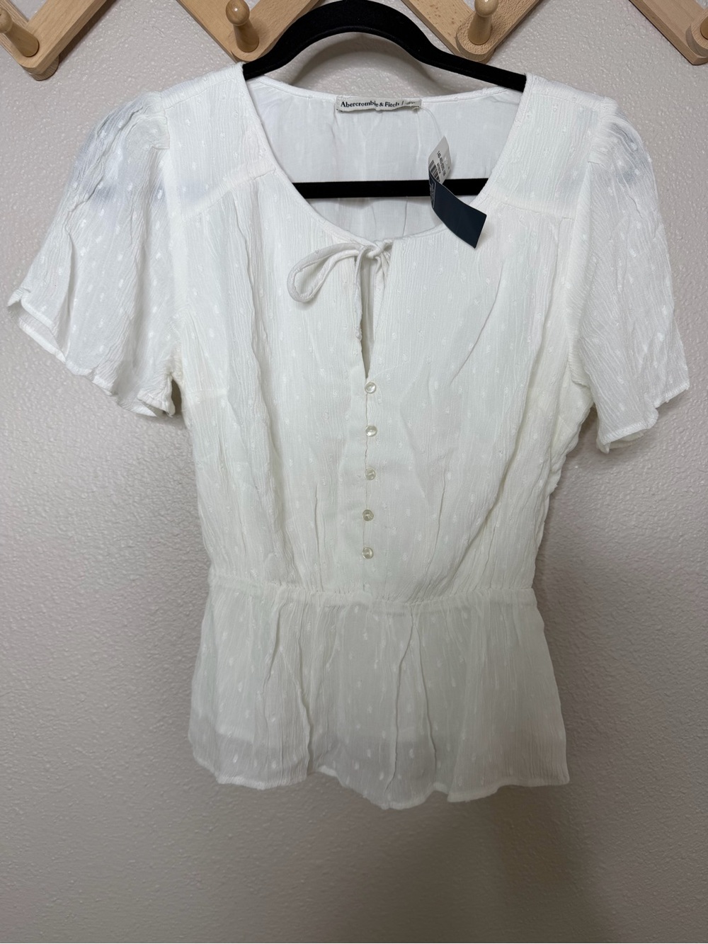 Abercrombie and Fitch White Textured Tie Front Blouse NWT Sz S